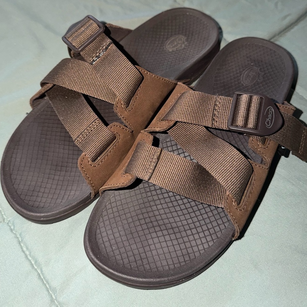 NWOB Brown chaco Chillo slide sandal. Size 8